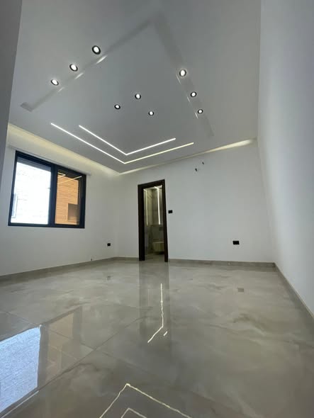 شقة فاخرة للبيع في طريق المطار - 4