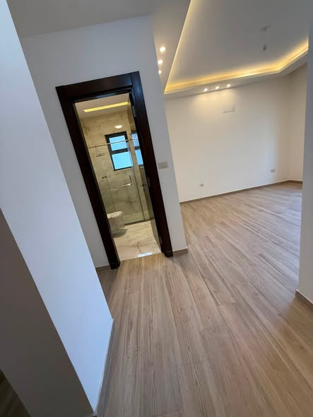 شقة فاخرة جديدة لم تسكن للإيجار - طريق المطار - 3