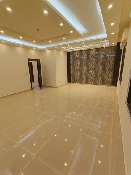شقة فاخرة فارغة للإيجار في حي المنصور - 230م - 5