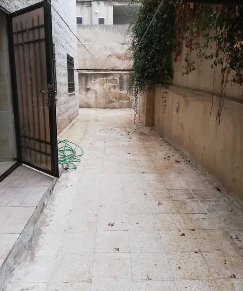 شقة أرضية فارغة للإيجار في البيادر - 300 دينار - 3