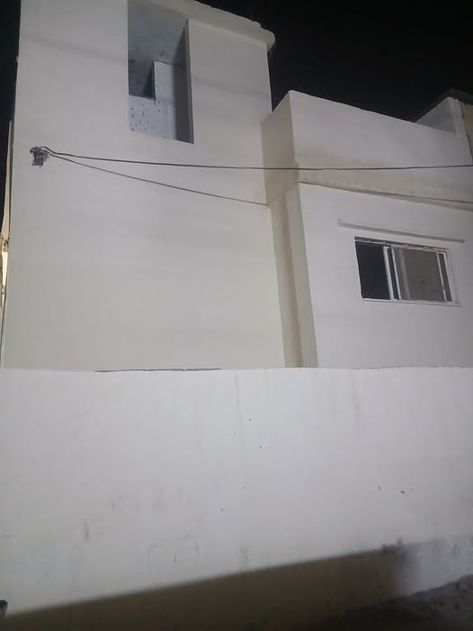 عمارة استثمارية بعائد ممتاز في الخزان - طابقان وروف