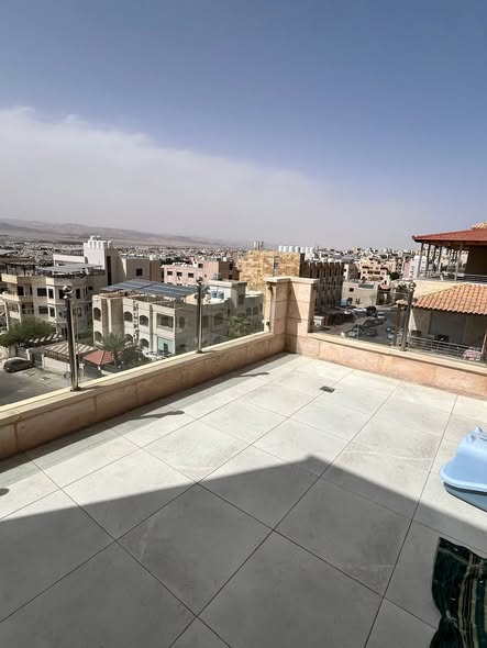 روف واسع للإيجار في العقبة - إطلالة بحرية - 4