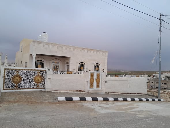 بيت مستقل للبيع في قرية سالم بتشطيبات فاخرة