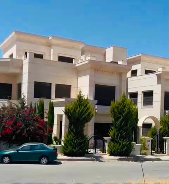 فرصة ذهبية: أرض مطلة للمستثمرين في منطقة الفلل - 4