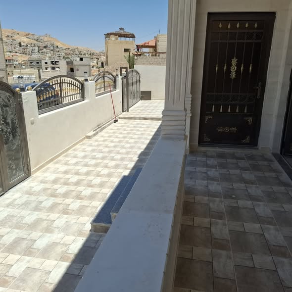 بيت مستقل جديد كلياً للبيع في الزرقاء - فرصة لا تعوض
