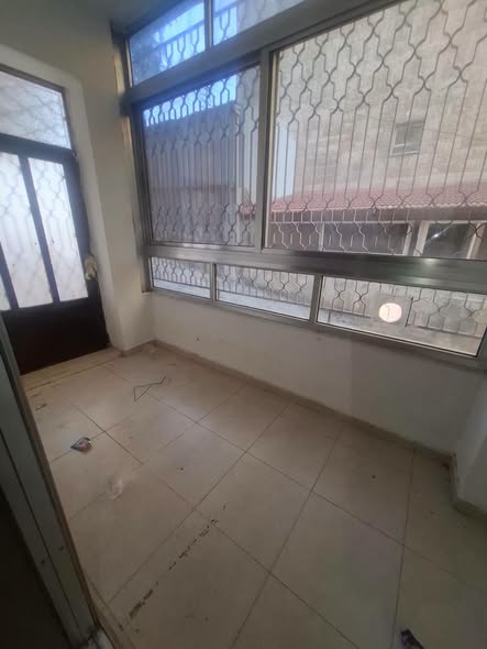شقة فاخرة فارغة للإيجار في الجاردنز