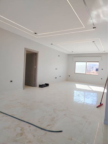 شقة فاخرة للإيجار في الشميساني - لم تُسكن بعد التجديد - 2