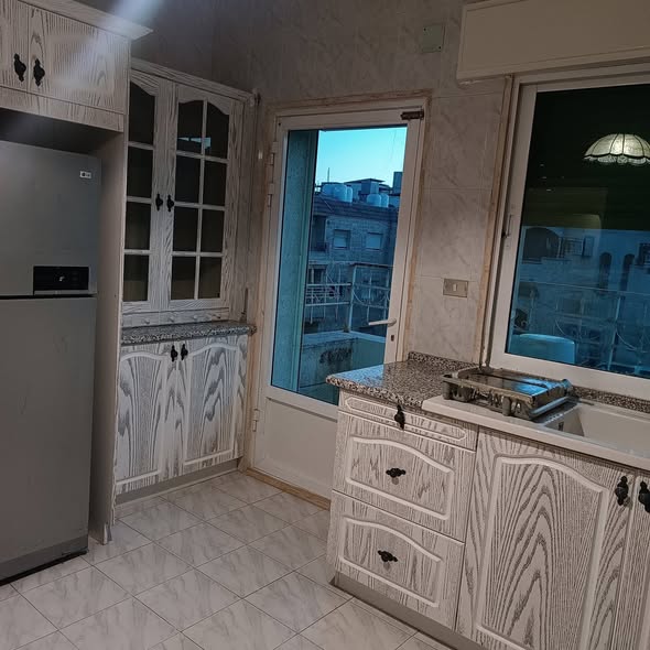 شقة فاخرة للإيجار في ضاحية الرشيد - 3 غرف نوم - 2