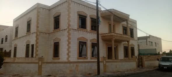 أرض استثمارية مميزة في موقع حيوي بعمان - 3