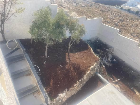 فيلا فاخرة للبيع في البحاث بإطلالة جذابة - 2