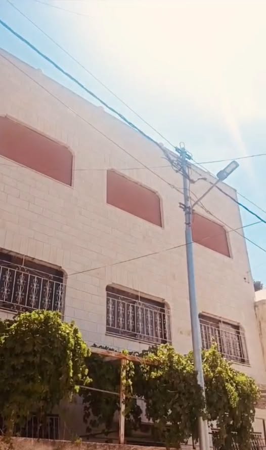 منزل مستقل للبيع في السلط - إطلالة رائعة