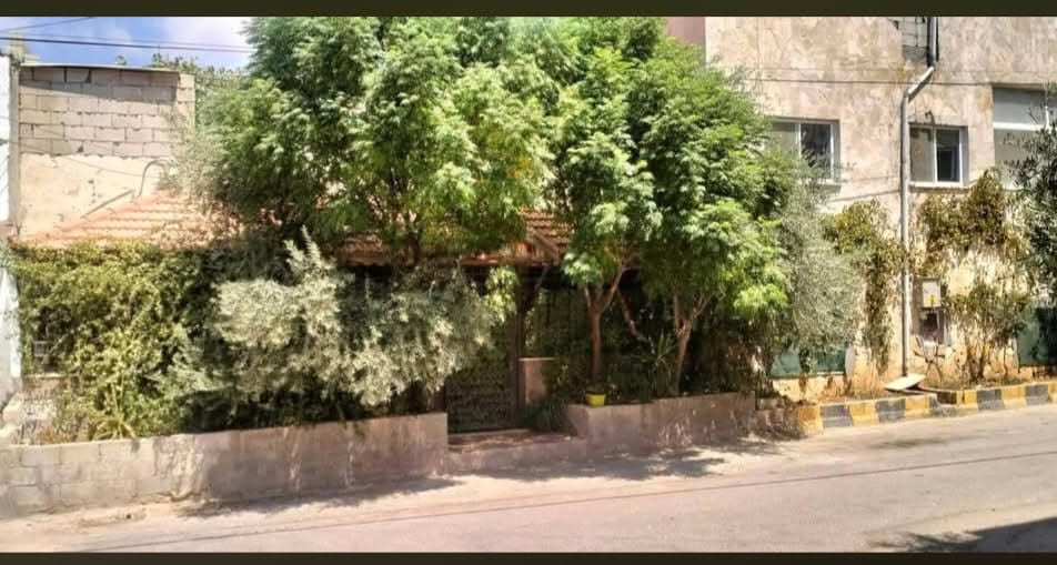 منزل مستقل للبيع في السلط، مغاريب