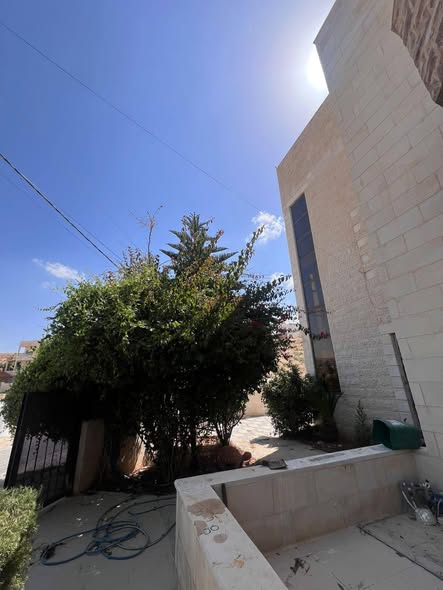 فيلا فاخرة على شارعين مع بناء واسع في ضاحية الرشيد - 2