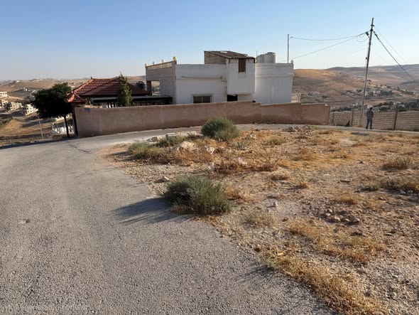 أرض سكنية استثمارية فاخرة للبيع في عمان - موقع متميز! - 4
