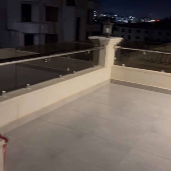 شقة طابق أرضي فاخرة مع ترس للإيجار في الظهير - 3
