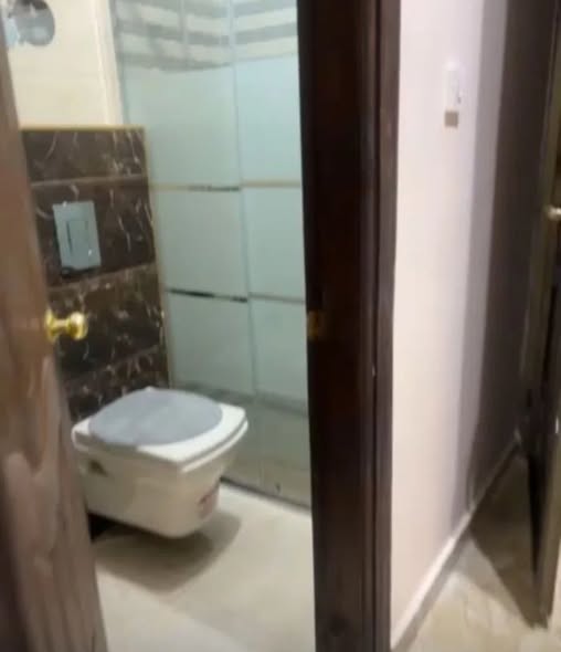 شقة فاخرة بديكورات عصرية للإيجار في ضاحية الرشيد - 3