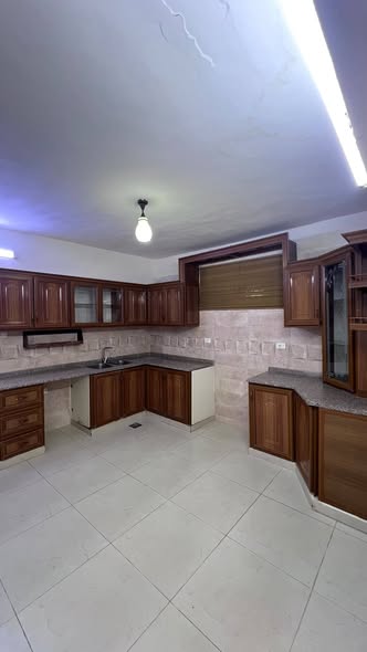 شقة طابقية فاخرة للإيجار في إربد – موقع مميز