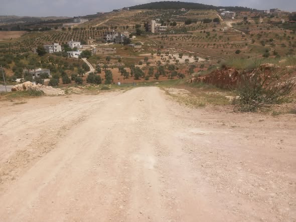 أرض مميزة للبيع في جرش – موقع استراتيجي وإطلالة رائعة - 3