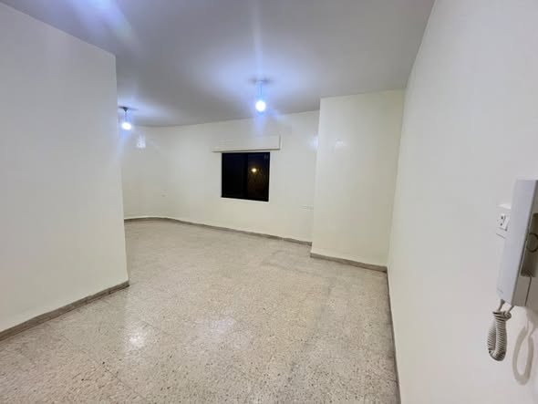 شقة للإيجار في ضاحية الأمير حسن - طابق أول 200 دينار - 2