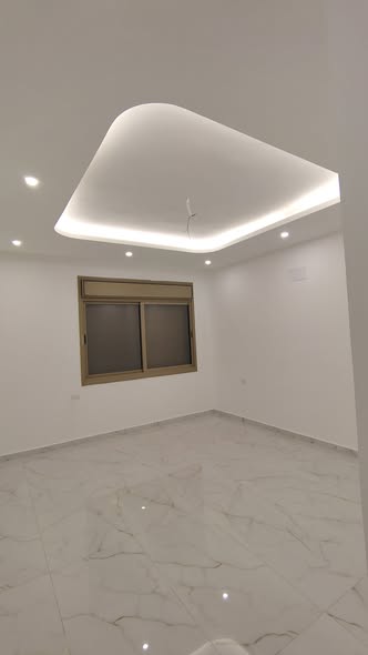 شقة فاخرة للبيع في إربد - طابق أرضي مع ساحة خاصة - 5