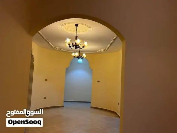شقة واسعة فارغة للإيجار في البنيات - 3
