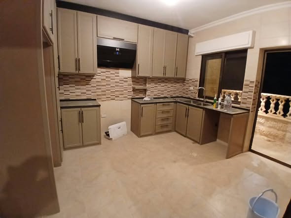 شقة فاخرة لم تُسكن بعد في ضاحية الرشيد