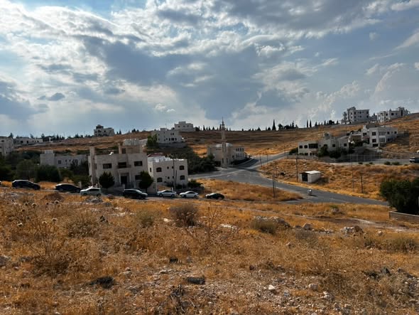 أرض سكنية فاخرة للبيع في زينات الربوع
