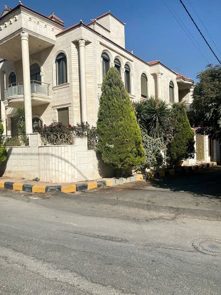 فيلا فاخرة مستقلة للبيع في المقابلين – فرصة نادرة - 2