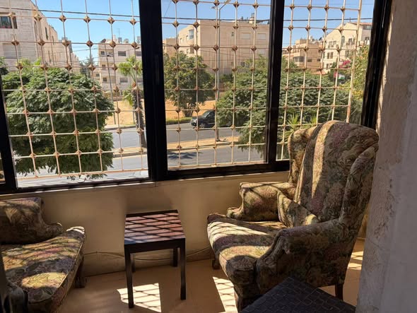 شقة فاخرة للبيع في دير غبار - موقع مميز جداً - 4