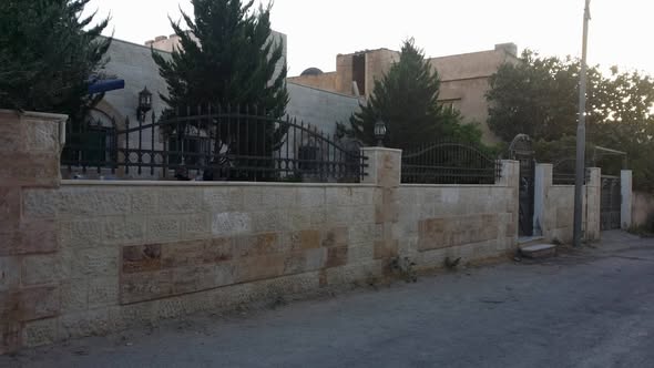 منزل مستقل للبيع في عين الباشا - بموقع هادئ