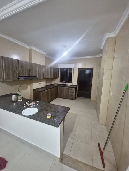 شقة أرضية فاخرة للإيجار في ضاحية الرشيد - 350 دينار - 4