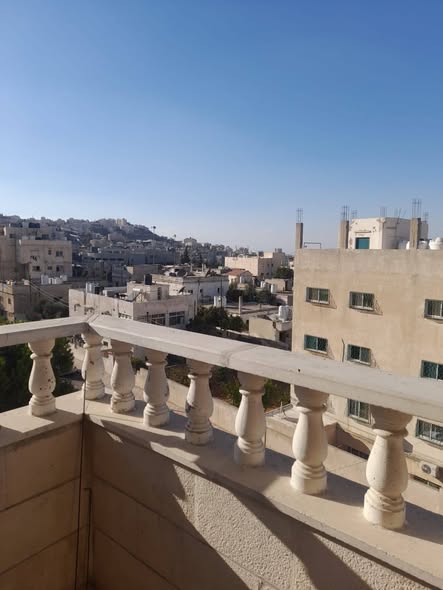 شقة مع رووف للبيع في صويلح – فرصة للسكن أو الاستثمار
