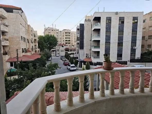 شقة فاخرة للبيع الفوري في الجبيهة