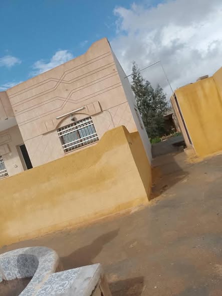 فرصة ذهبية: بيت مستقل للبيع في المفرق بمساحة واسعة - 3