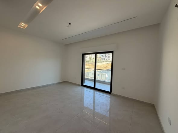 شقة أرضية طابقية فاخرة في موقع مميز - 2