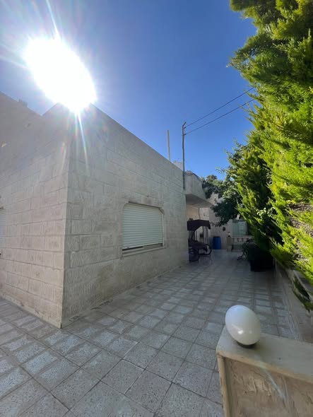 بيت مستقل فاخر للبيع في السلط - 2