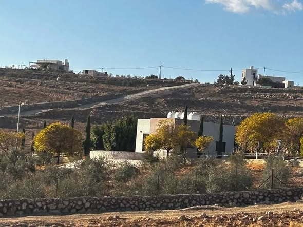مزرعة فاخرة للبيع بإطلالة جبلية خلابة في جرش - 2