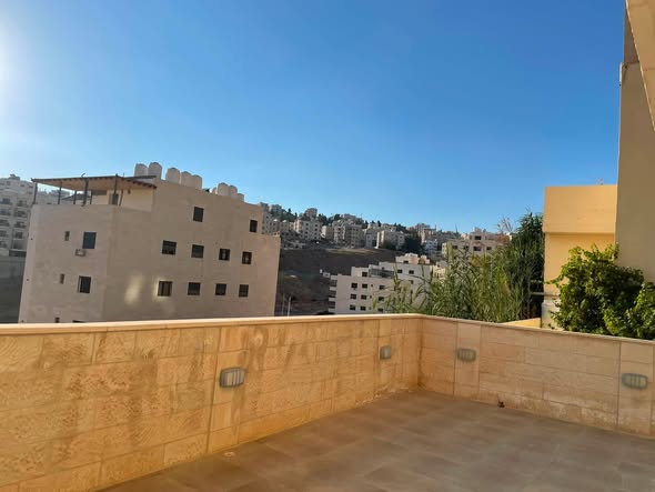شقة فاخرة للبيع في البيادر - عمارة حديثة بحارس - 2