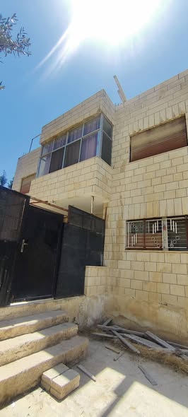 شقتين مع سطح مستقل للبيع في أبو علندا - 2