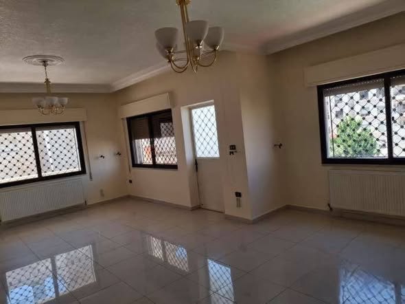 شقة واسعة للإيجار في البيادر – 260م² بسعر مميز