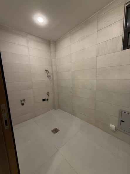 شقة سوبر ديلوكس فارغة للإيجار في الظهير - 2