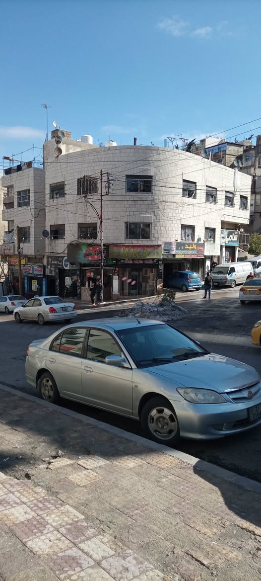 مجمع تجاري وسكني للبيع في حي نزال
