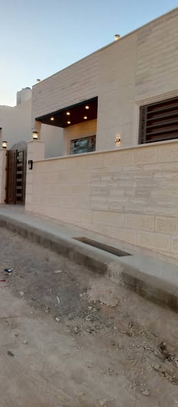 فيلا سوبر ديلوكس للبيع في الزرقاء - تشطيب فاخر - 2