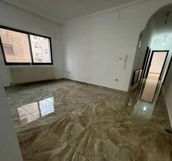 شقة فارغة للإيجار في الرونق - 160م