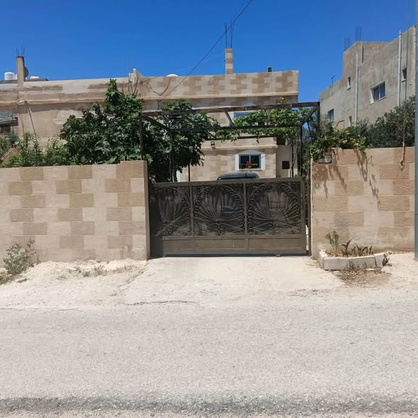بيت مستقل طابقين للبيع في إربد – قوشان مفرد