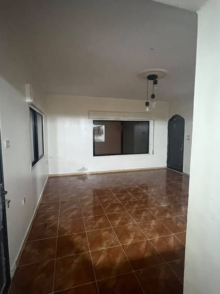 فيلا فاخرة للإيجار في إربد - الحي الجنوبي بإسكان الأطباء - 3