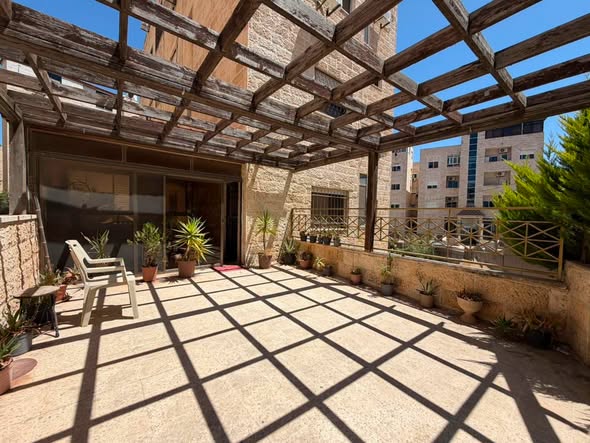 شقة فاخرة للبيع في الجبيهة - مفروشة بالكامل - 2