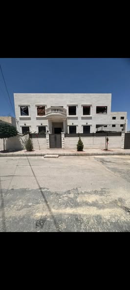 بيت مستقل فاخر للبيع في جاوا عمر 4 سنوات - 2