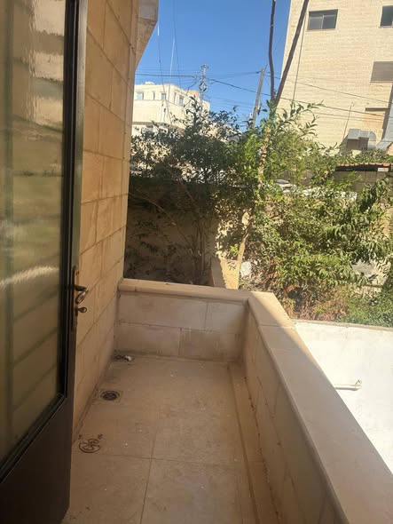 شقة أرضية فاخرة للبيع في الجبيهة مع حديقة خاصة - 2