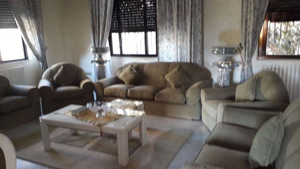 فيلا فاخرة مع حديقة وموقع استراتيجي في أم السماق الشمالي - 2